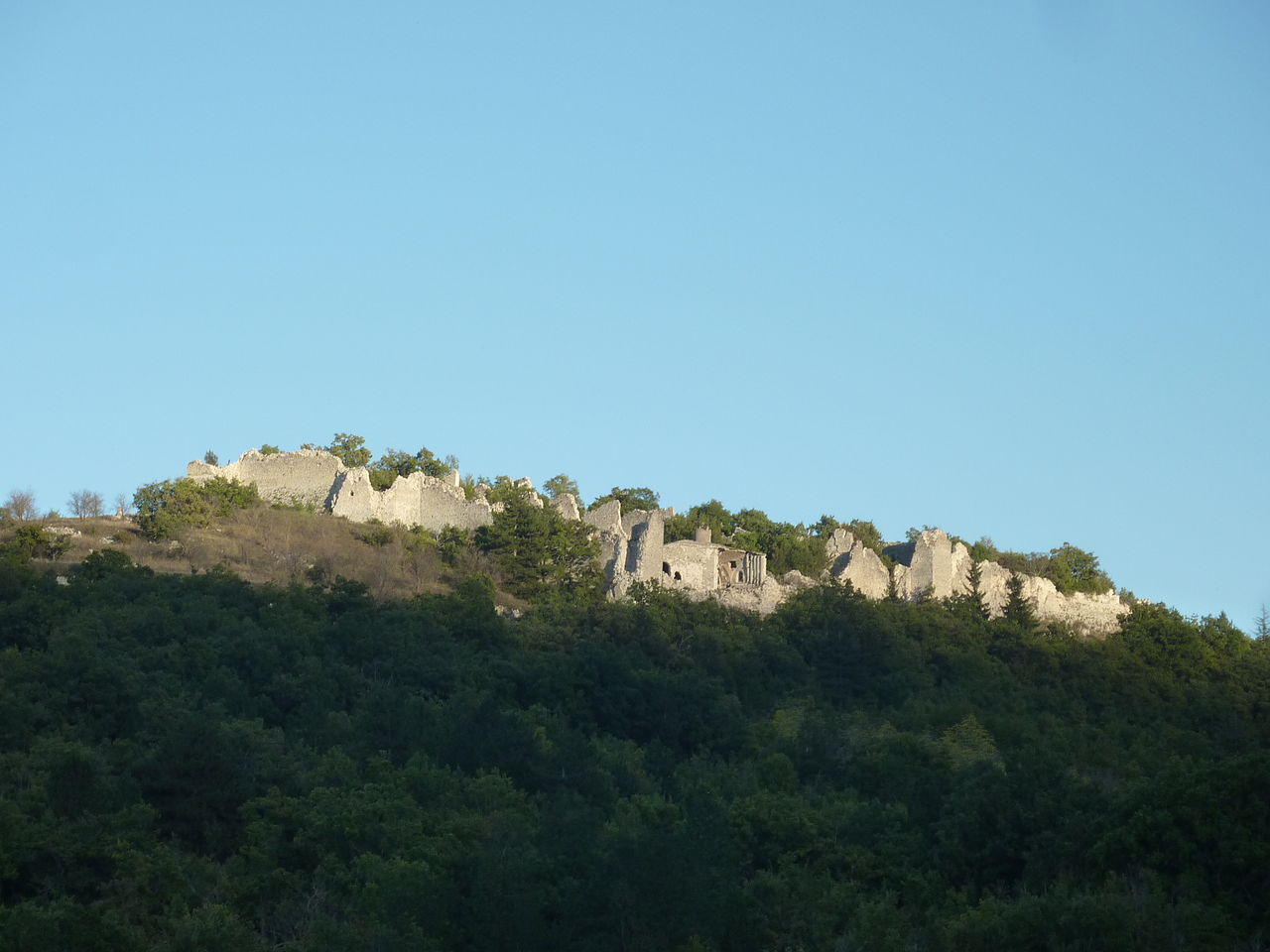 Castle of Ocre в Італії