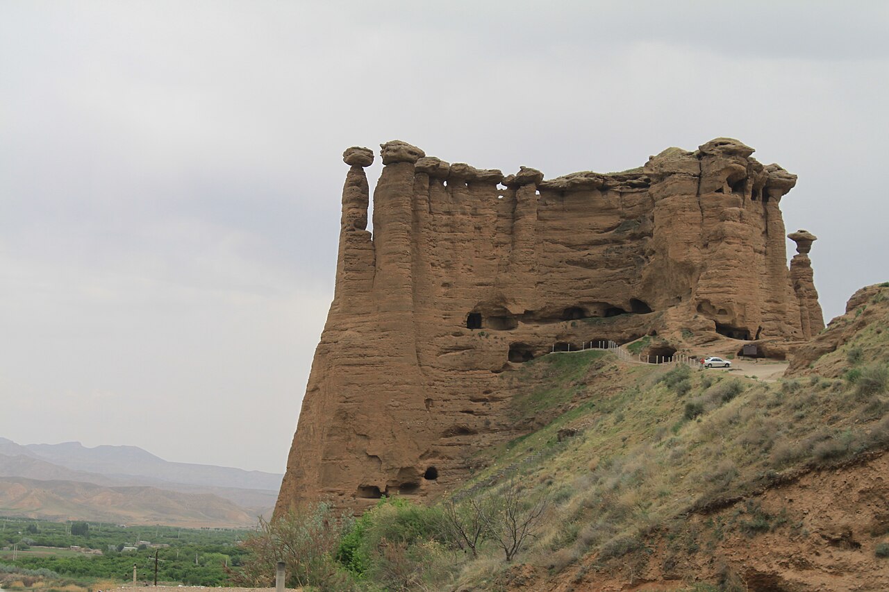 Behestan Castle в Ірані
