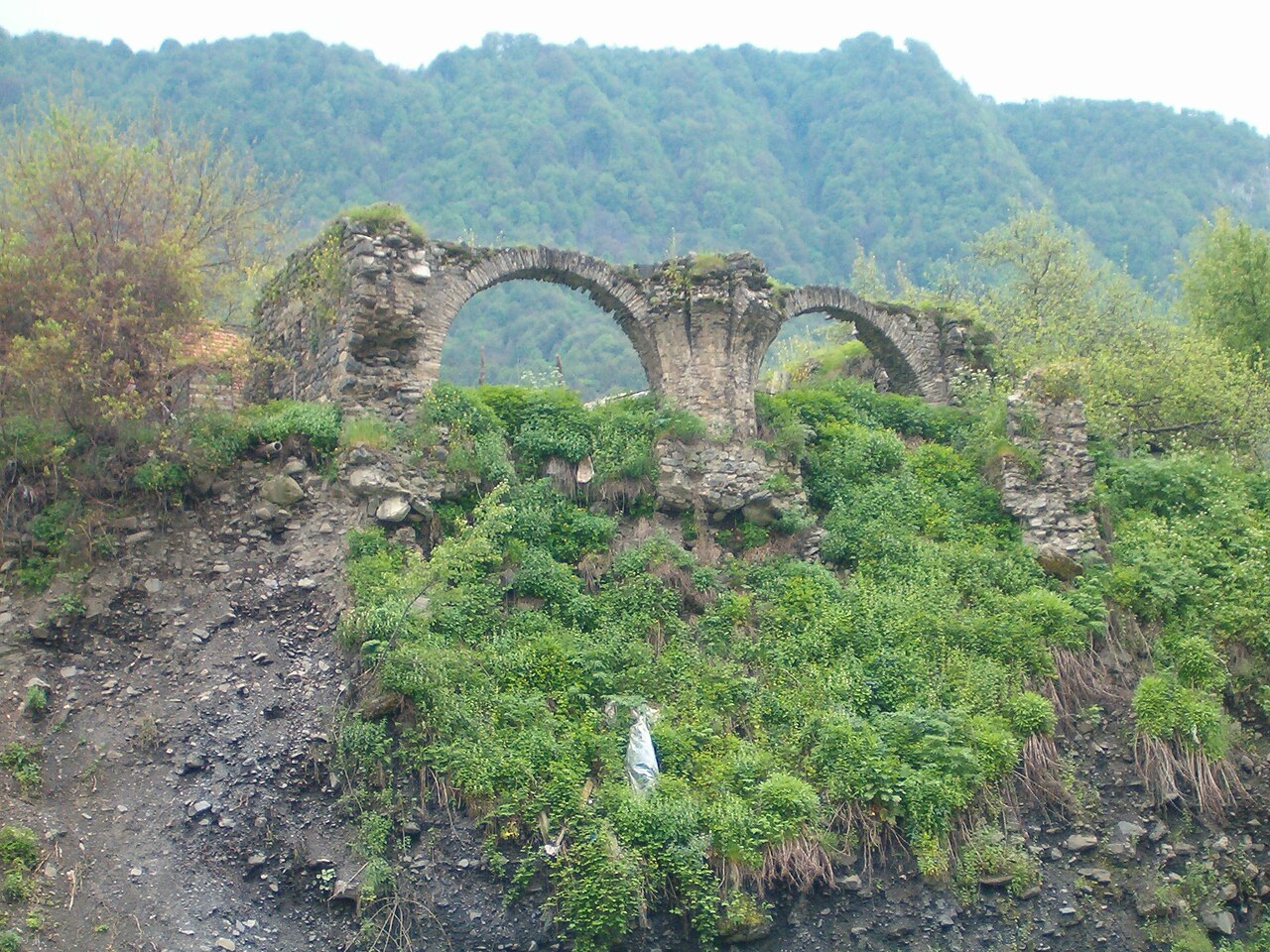 Fortress ruins in Ilisu in Azerbeidzjan