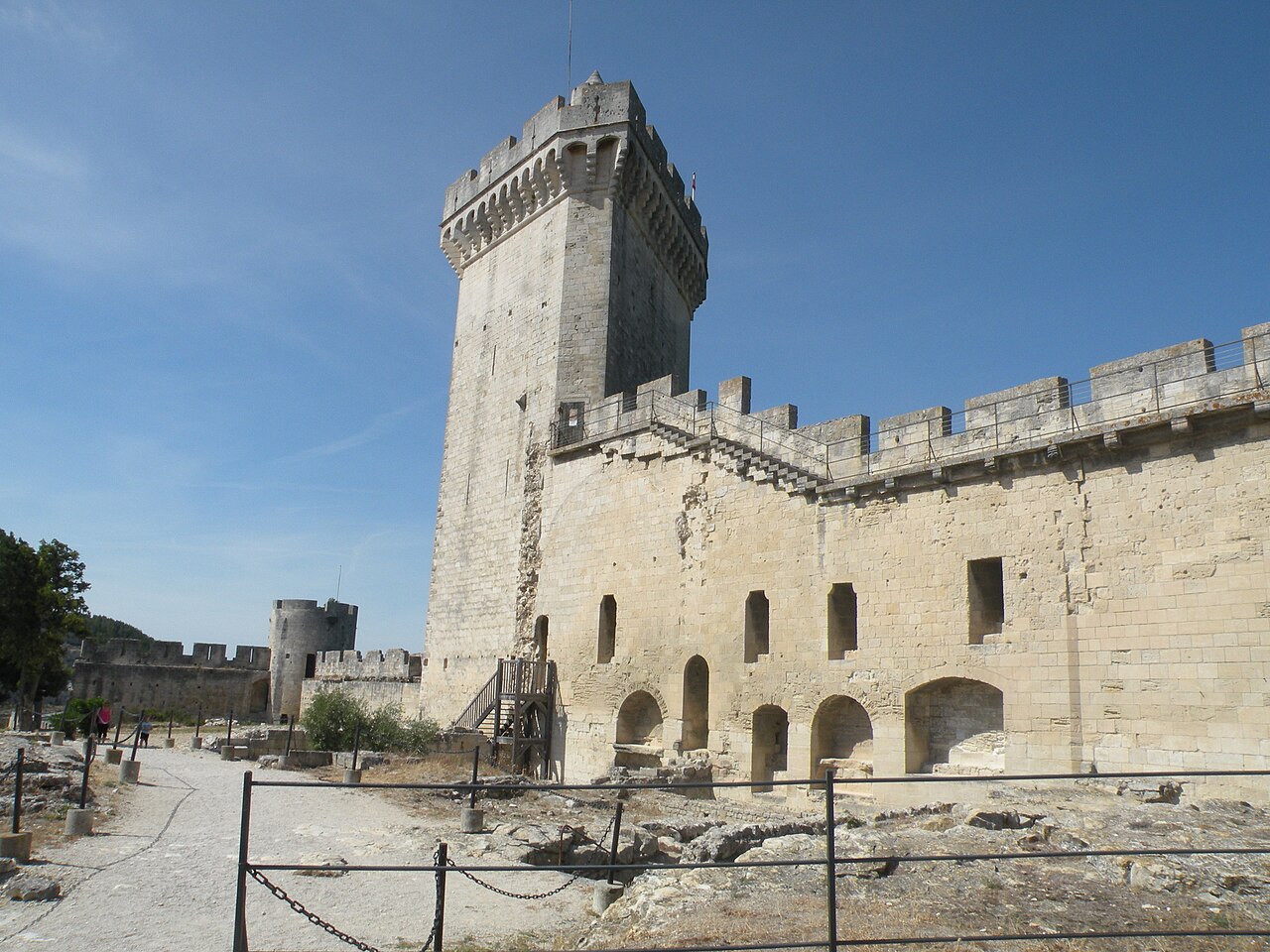 Castillo y jardines de Beaucaire en Francia