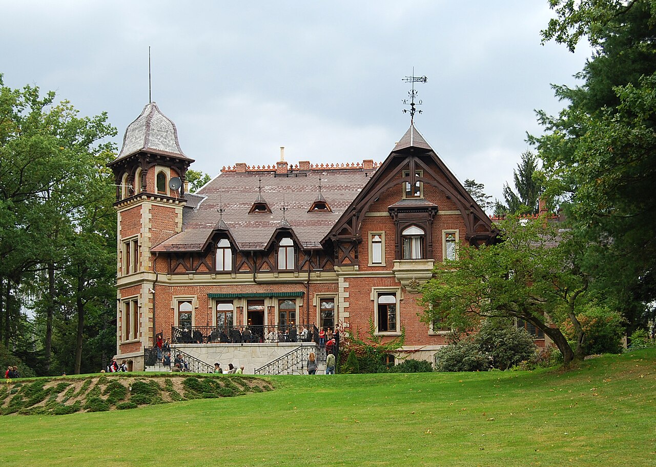 Dębowy Palace in Karpniki in Poland
