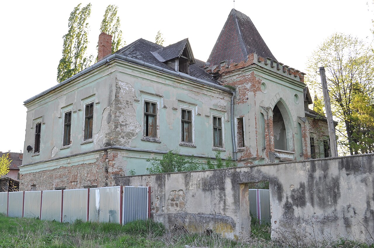 Nopcsa–Pallavicini Mansion in Săcel, Hunedoara in Romania