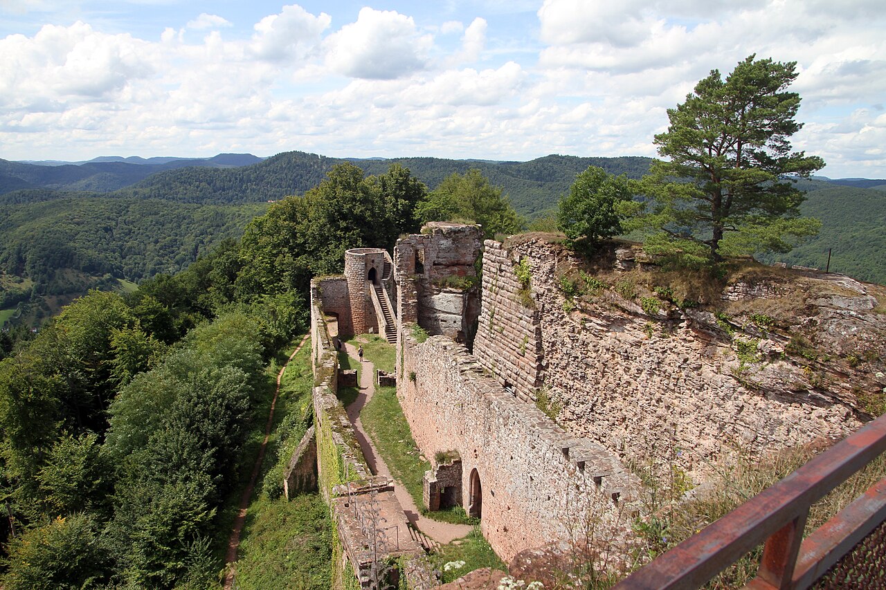 Neuscharfeneck Castle у Німеччині