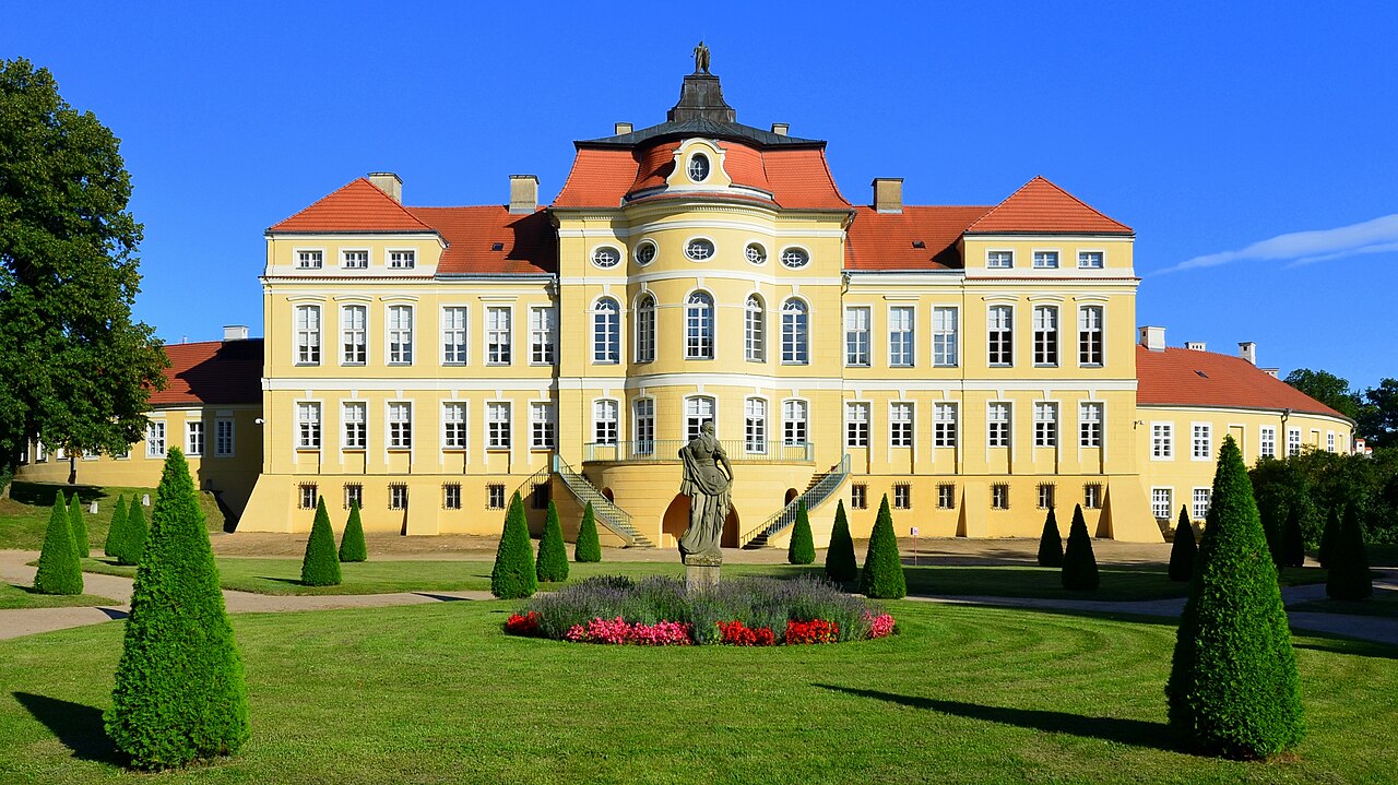 Raczyński Palace in Rogalin en Polonia