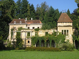 Opeka Manor